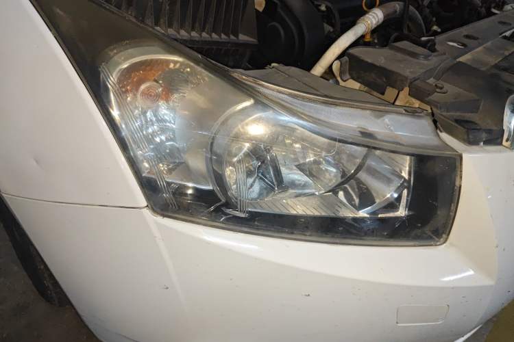 Used Chevrolet Cruze 2013 1.6L SE MT Right Front Headlight