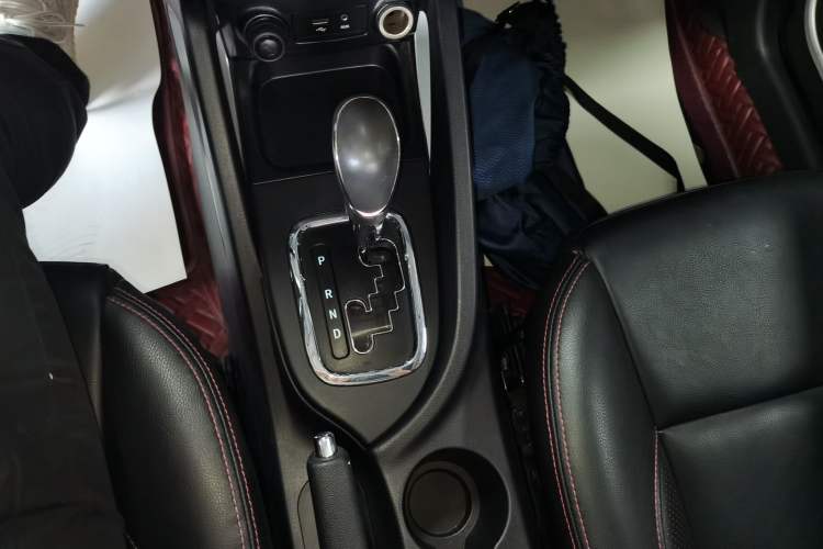 Used CHANGAN CS35 2015 1.6L Automatic Luxury Model China IV Standard Gear Lever