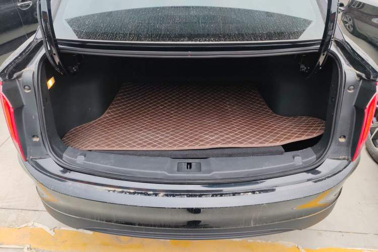 Used Hongqi E-QM5 2021 Charging Version Flagship Edition Trunk