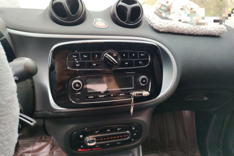 Used smart fortwo 2019 0.9T 66kW Hardtop Wind Power Edition China VI
