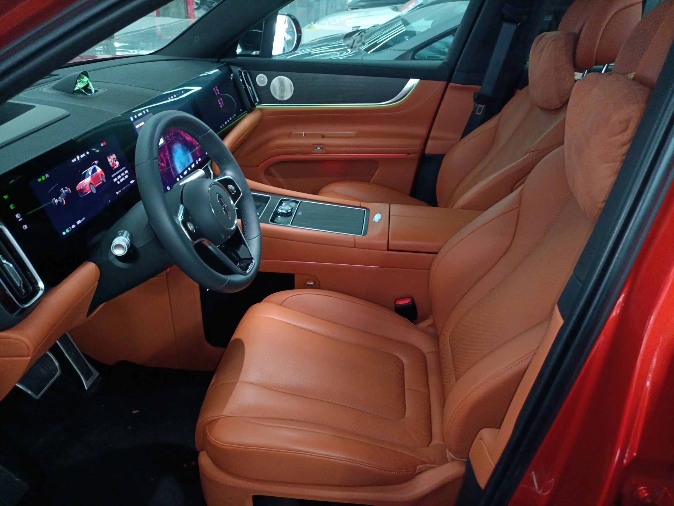 المقاعد الأمامية داخل السيارة