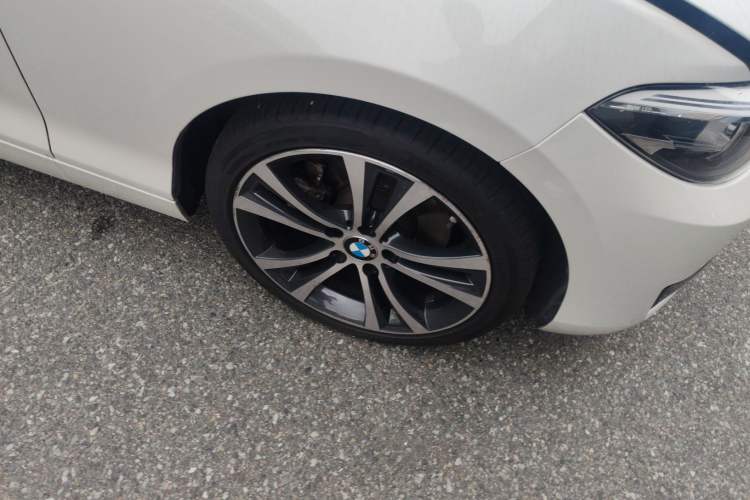 Used BMW 2 Series 2019 225i Convertible Coupe Sports Design Package Right Front Wheel Hub