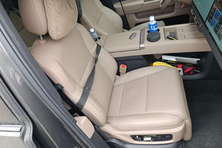 Used Li Auto MEGA 2025 Home Family Special Edition Right Front Seat