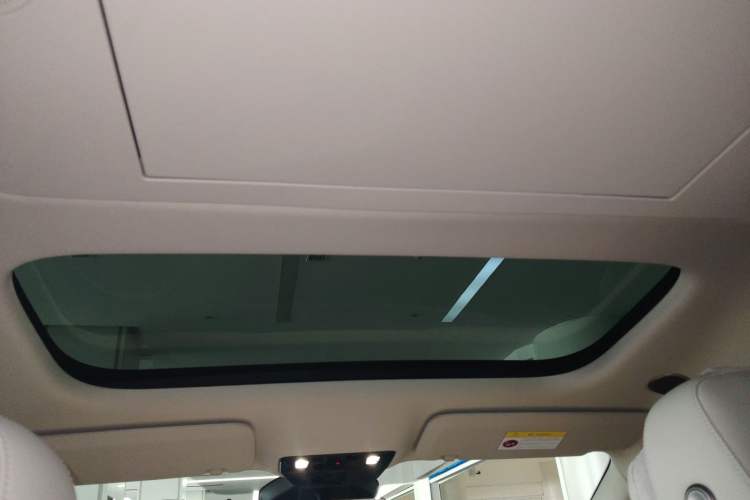 Used Li Auto MEGA 2025 Home Family Special Edition
