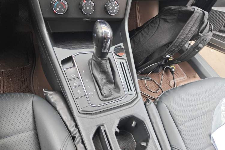 Used Volkswagen Lavida 2022 1.5L Automatic Comfort Edition Gear Lever