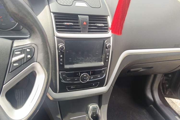 Used Geely Auto Emgrand 2016 Sedan 1.5L CVT Upward Version Center Console