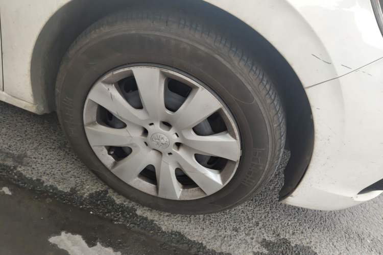 Used Peugeot 301 2017 1.6L Manual Comfort Edition Right Front Wheel Hub