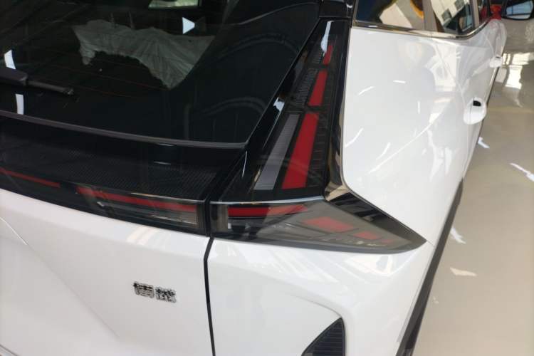 Used Geely Auto Emgrand X7 Sport 2026 Model 1.5TD Aspirational Right Rear Taillight