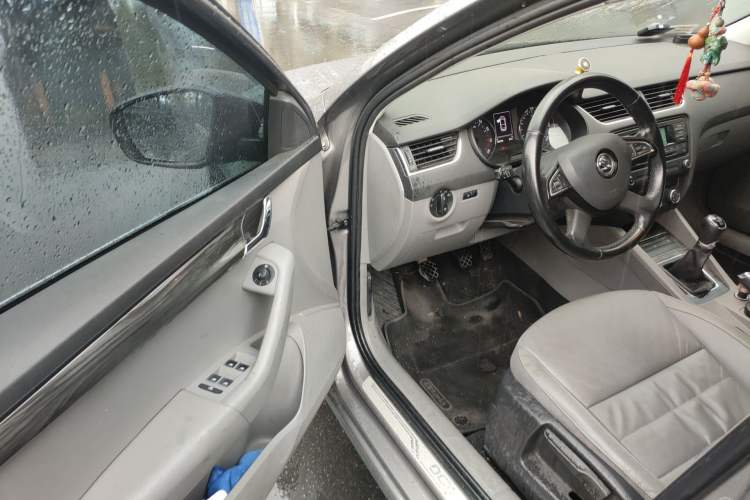 Used Skoda Octavia 2015 1.6L Manual Yijun Edition
