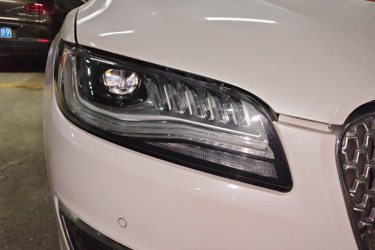 Used Lincoln MKZ 2017 2.0T Luxury Edition Right Front Headlight