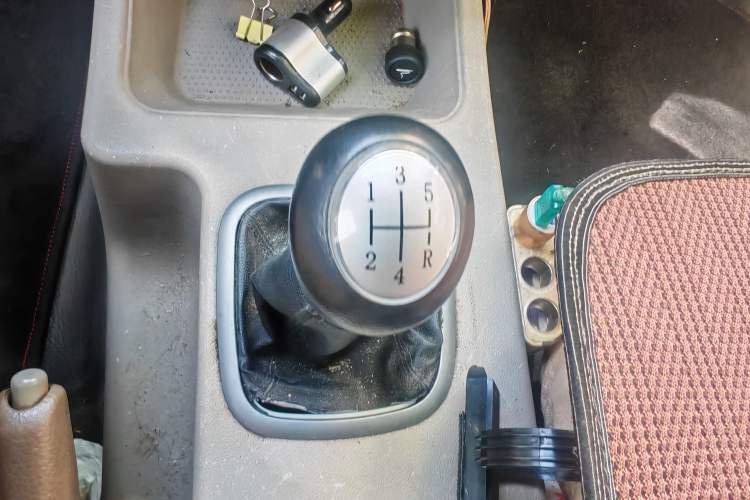 Used FORTHING Lingzhi 2016 V3 1.5L 7-Seater Comfort Model China V Standard Gear Lever