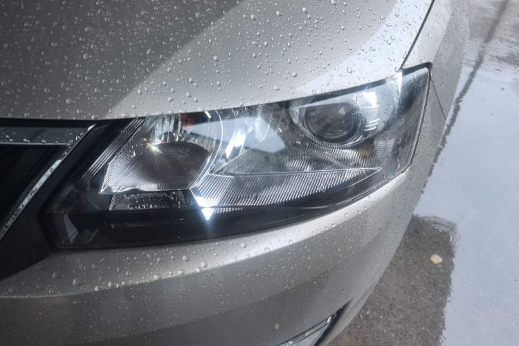 Used Skoda Rapid 2013 1.6L Automatic Smart Selection Model