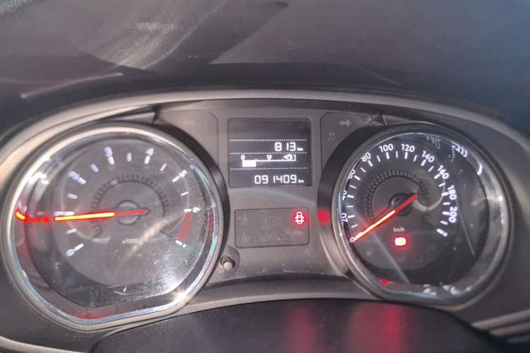 Used Citroen C3-XR 2015 1.6L Manual Pioneer Model Odometer Close Up