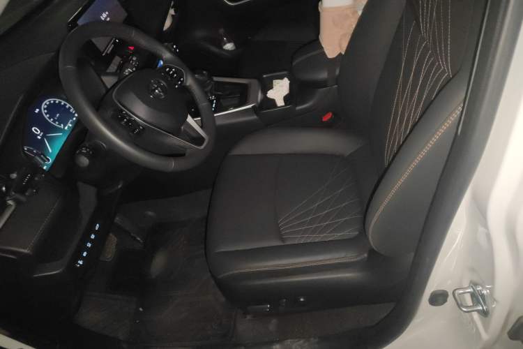 Used Toyota RAV4 2024 2.0L CVT Two-Wheel Drive Fashion Plus Edition
