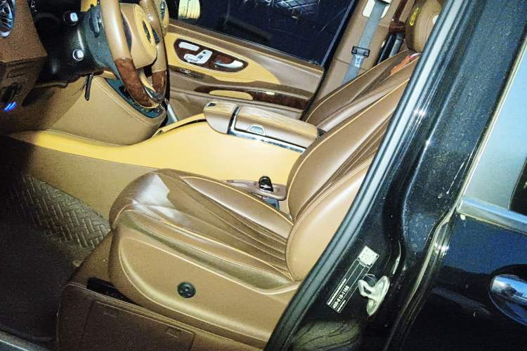 Used Mercedes-Benz Vito 2023 2.0T Business Version 7 Seats Left Front Seat