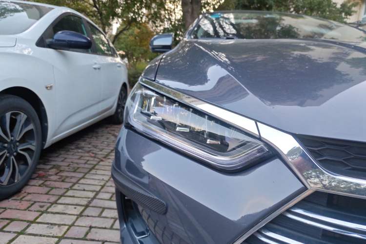 Used BYD Qin Pro New Energy 2019 DM Super Edition 1.5TI Automatic Smart Connect X-Trail Model China VI Standard Right Front Headlight