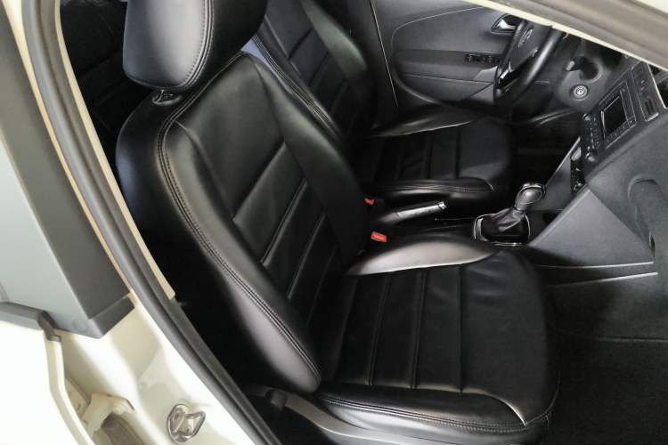 Used Volkswagen Polo 2016 1.6L Automatic Comfort Model
