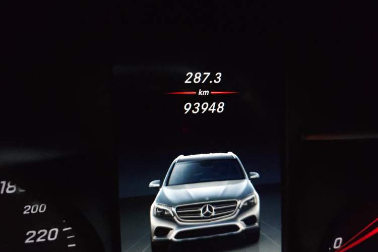 Used Mercedes-Benz GLC 2019 GLC 200 L 4MATIC Odometer Close Up