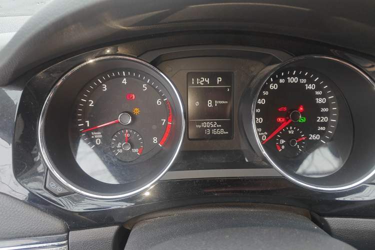 Used Volkswagen Sagitar 2017 230TSI Automatic Comfort Version Odometer Close Up