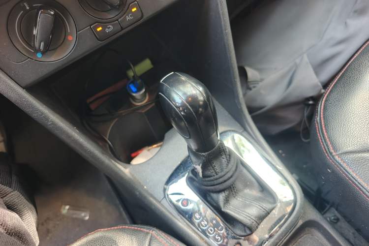 Used Volkswagen Polo 2011 1.4L Automatic ZhiShang Version