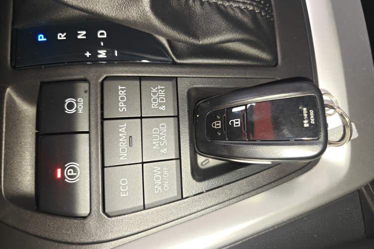 Used Toyota Wildlander 2023 2.0L CVT Four-Wheel Drive Luxury PLUS Edition Vehicle Key