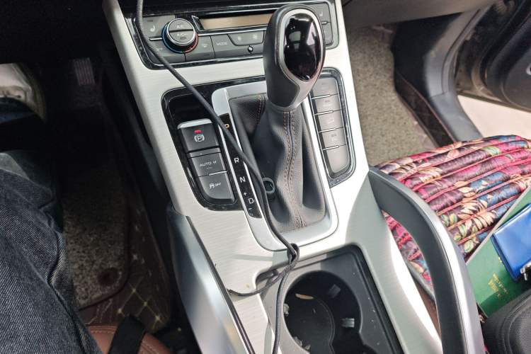 Used Geely Auto Emgrand X7 Sport 2018 1.8TD Automatic Two-Wheel Drive ZhiZun Model with 4G Connectivity
