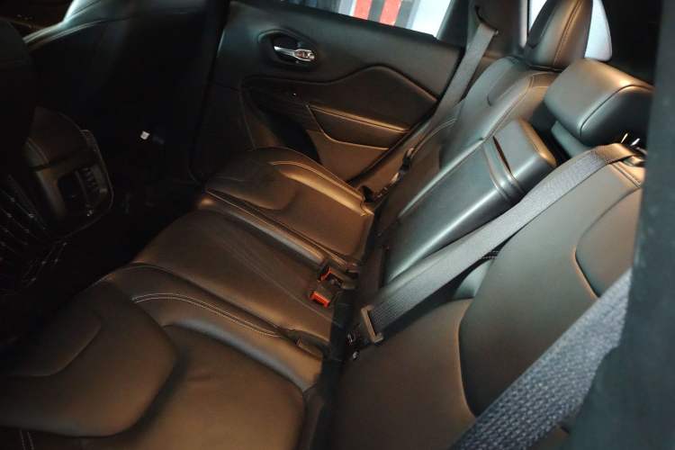 Used Jeep Cherokee 2016 2.4L Professional Smart Version
