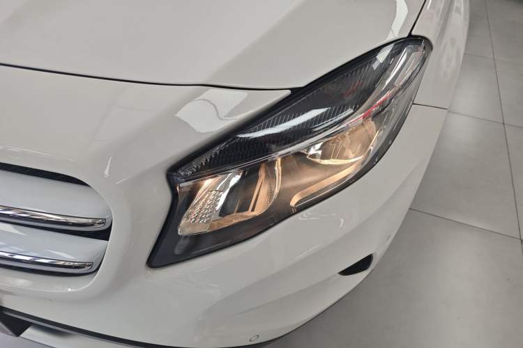 Used Mercedes-Benz GLA 2016 GLA 200 Sport Edition Left Front Headlight