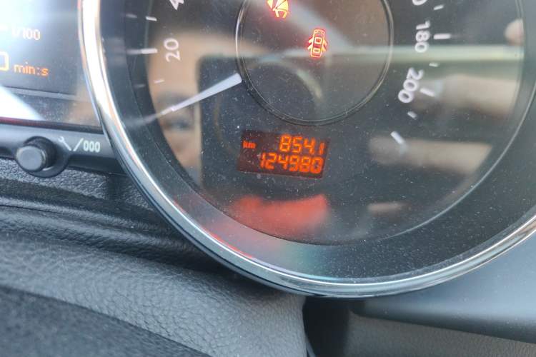 Used Peugeot 3008 2015 1.6THP Automatic Prestige Edition Odometer Close Up