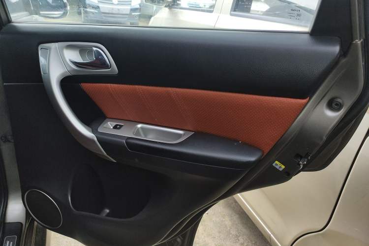 Used Haval H6 2014 Upgraded Model 2.0T Diesel Manual Two-Wheel Drive Urban Version