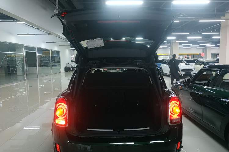 Used MINI Countryman 2017 1.5T COOPER ALL4 Trunk