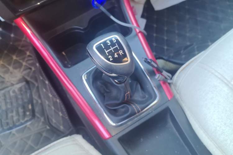 Used BAIC Senova X25 2015 1.5L manual Comfort trim level