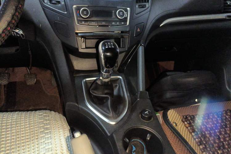 Used Dongfeng Aeolus AX7 2015 2.0L Manual Zhiyue Model Gear Lever