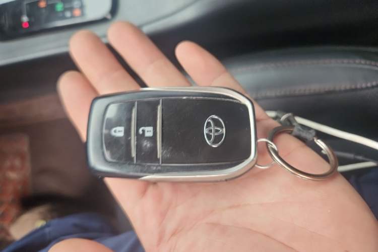 Used Toyota Highlander 2018 2.0T Four-Wheel Drive Luxury Version 7 Seats China VI Standard