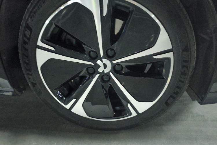 Used Nio ET5T 2024 75kWh Touring Right Front Wheel Hub
