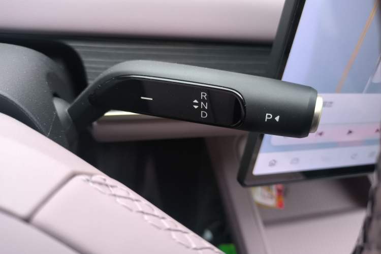 Used ONVO L60 2025 Model—60 kWh Rear-Wheel-Drive Version Gear Lever