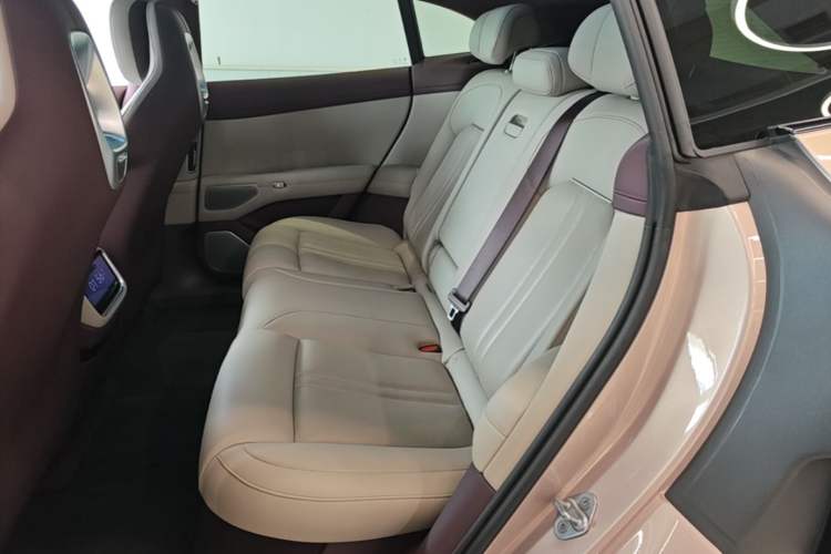 Used Xiaomi Auto YU7 2025 Ultra-Long Range High-Performance All-Wheel-Drive Max Edition
