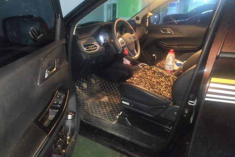 Used JMC Baodian 2023 2.5T Diesel Two-Wheel Drive Comfort Edition Flat-Base Cargo Bed Long Wheelbase JX4D25A6L