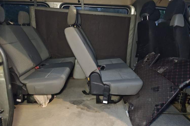Used Foton Toano 2023 2.0T Automatic Jixiang Multi-Function Long-Wheelbase Mid-Height Rear Single Tire – Available in 6/7/9-Seater Configurations
