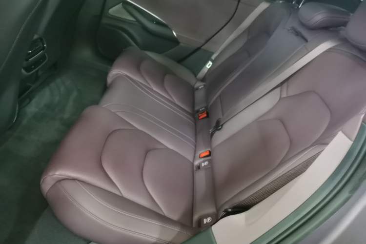 Used Xiaomi Auto SU7 2024 Four-Wheel Drive Ultra-Long Range Advanced Intelligent Driving Max Edition Left Rear Seat