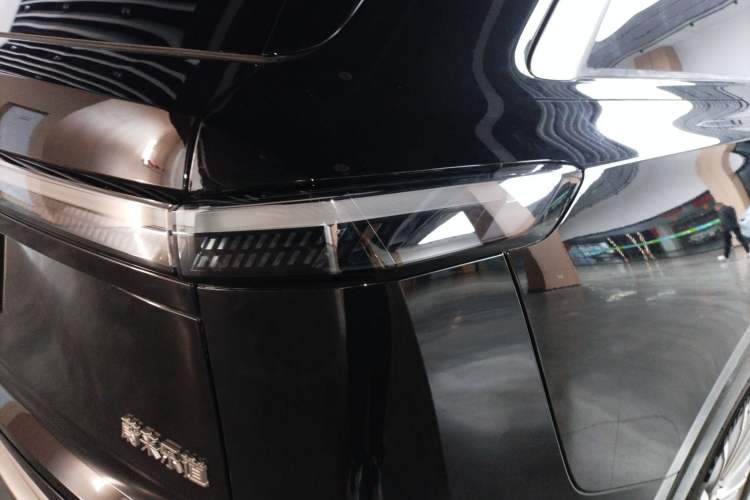 Used ONVO Luxeed L90 2025 Model—Ultra Six-Seater Version
