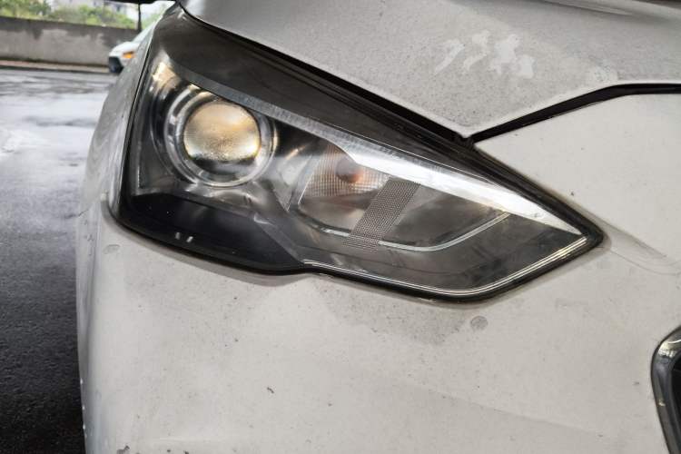 Used Haval M6 2017 1.5T Manual Two-Wheel Drive Elite Model Right Front Headlight