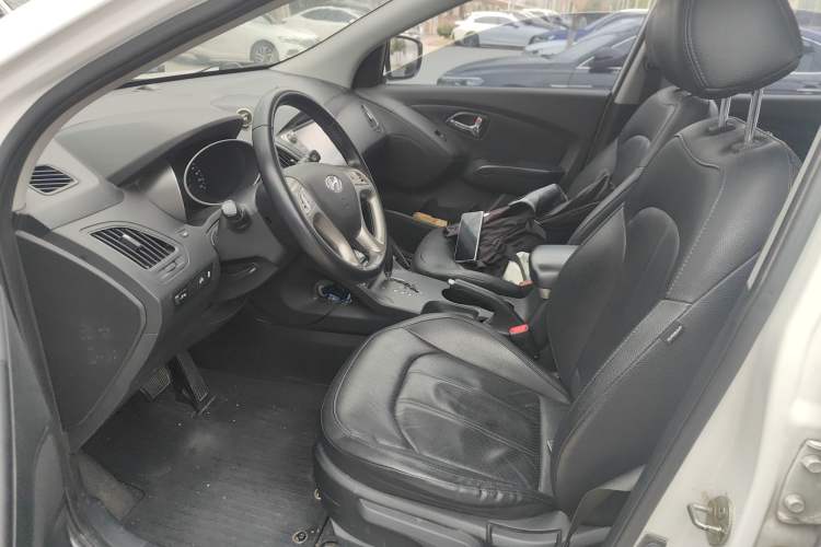 Used Hyundai ix35 2015 2.0L Automatic 2WD Smart Type China IV