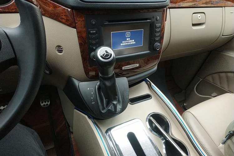 Used Mercedes-Benz Viano 2014 3.5L Premier Edition Gear Lever