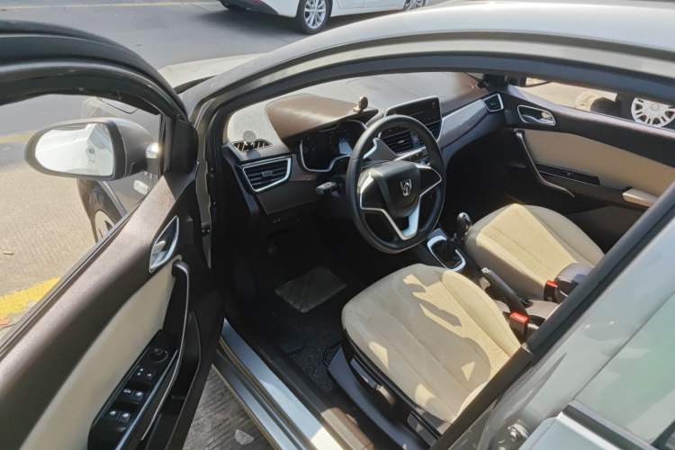 Used Baojun 310W 2017 1.5L Manual Comfort Version China V