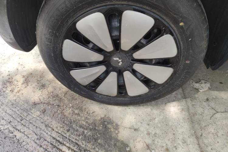 Used Wuling Bingo 2025 410 km Lingxi Deluxe Edition Right Rear Wheel Hub