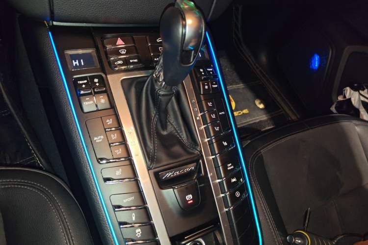 Used Porsche Macan 2017 Macan 2.0T Gear Lever