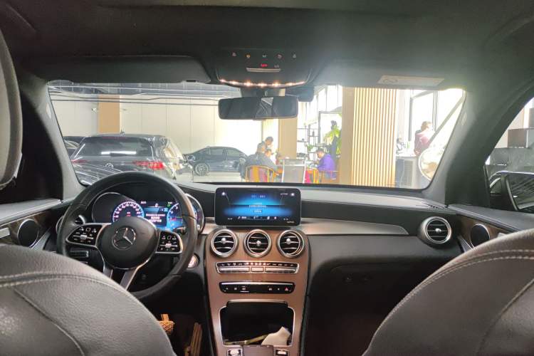 Used Mercedes-Benz GLC 2020 GLC 260 L 4MATIC Luxury Model Center Console