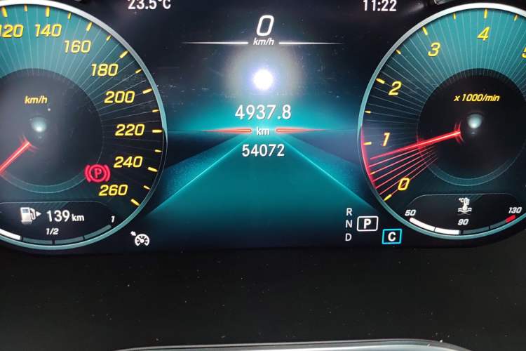 Used Mercedes-Benz GLC 2021 GLC 260 L 4MATIC Luxury Model Odometer Close Up