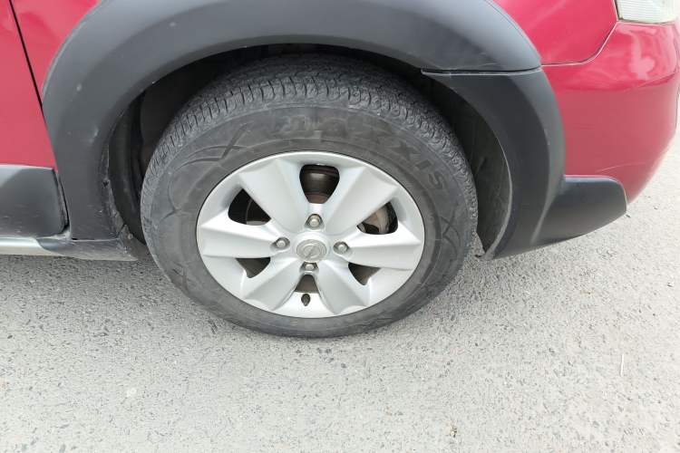 Used Nissan Livina 2010 JINRUI Edition 1.6L Automatic Standard Model Right Front Wheel Hub